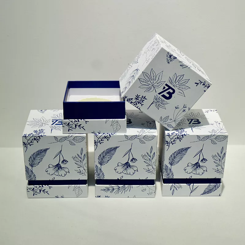 ما هي المواد المستخدمة لصنع علب الهدايا ذات الأغطية؟