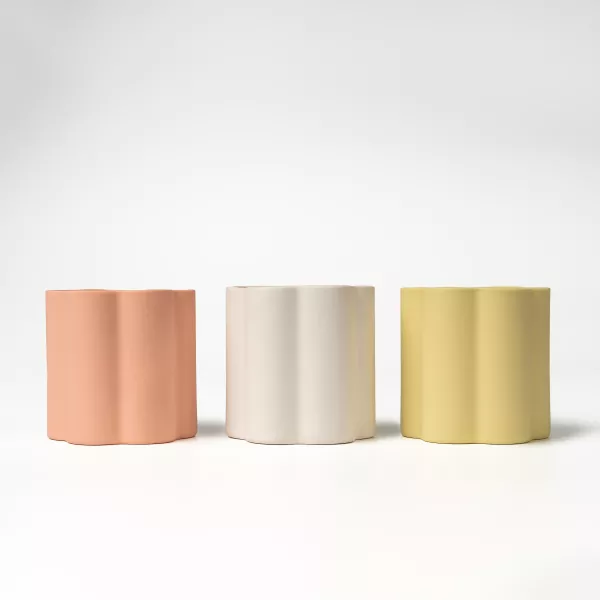 حامل شموع سيراميك بحافة زهور فنية