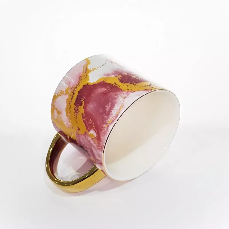 كوب سيراميك بنمط رخامي أنيق